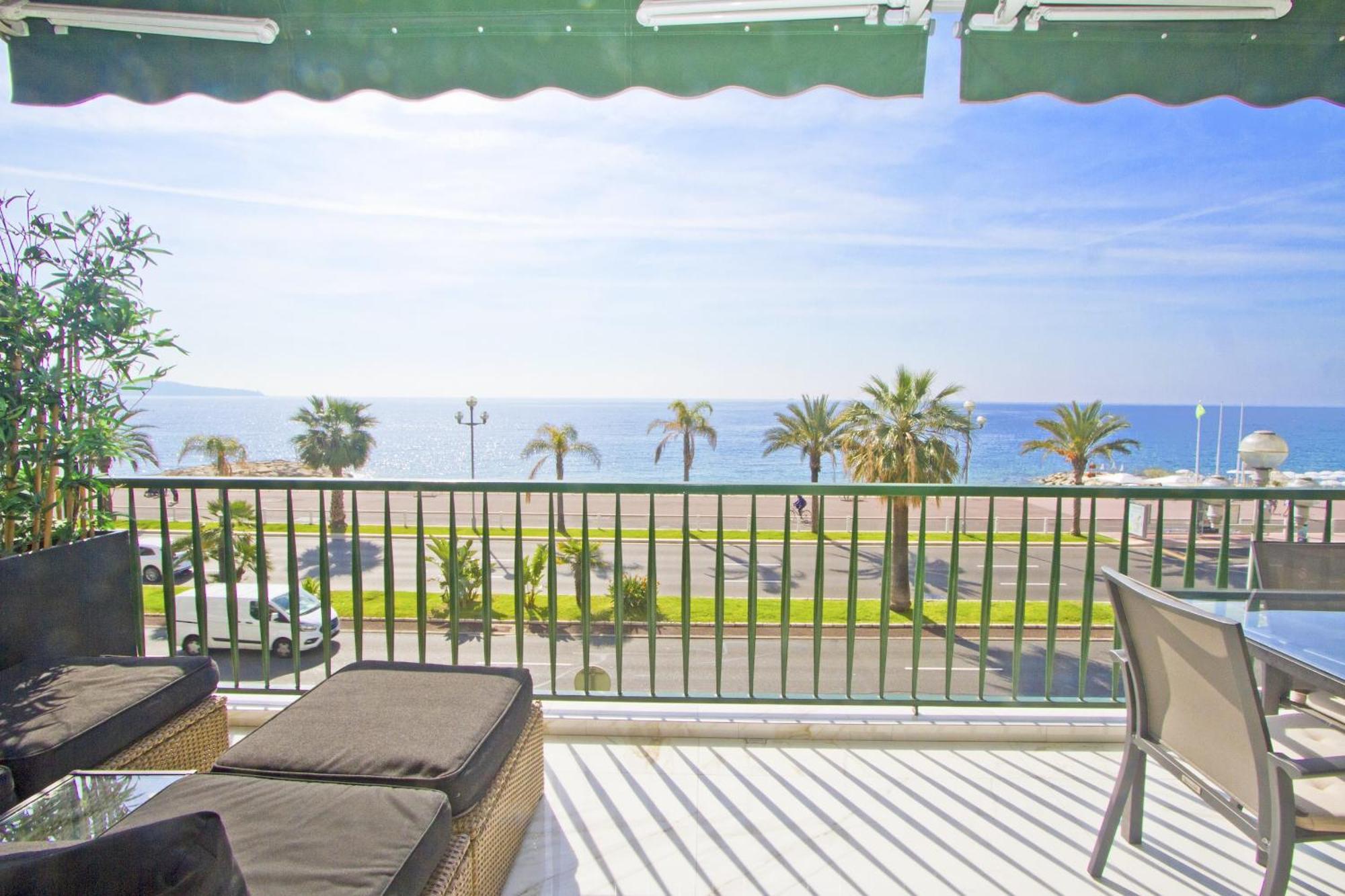 Luxury Flat Beachfront Leilighet *